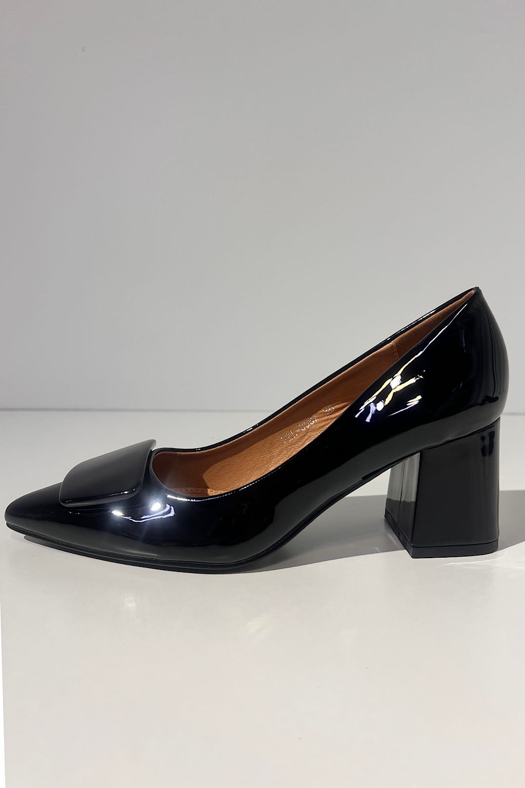 CHAUSSURE SALON À TALON BLOC EN CUIR VERNIS NOIR