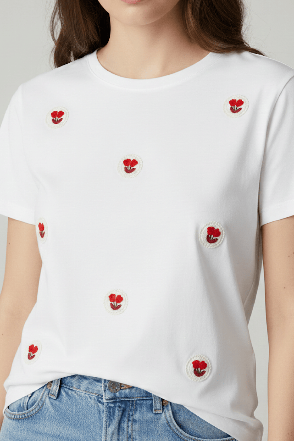 KURZARM-T-SHIRT MIT ROSENSTICKEREI
