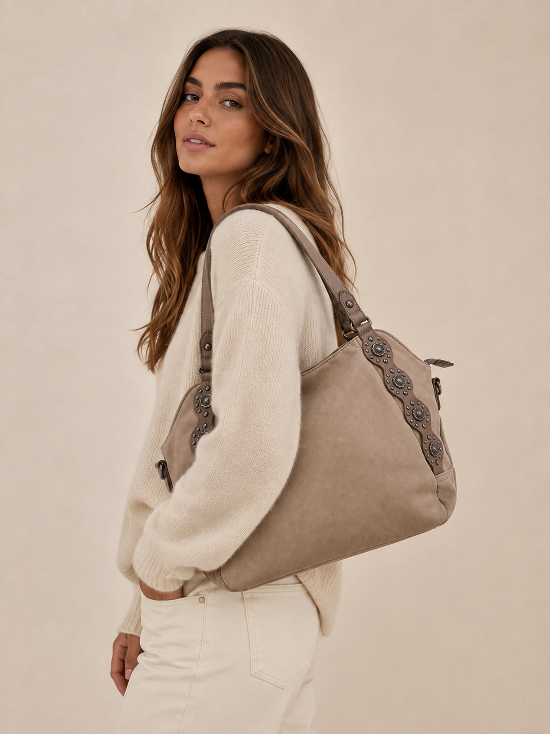 BOLSO TACHUELAS DAKOTA