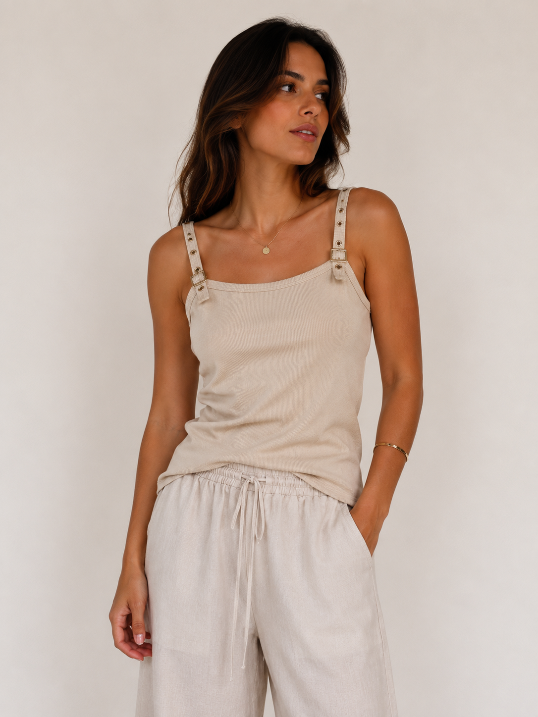 CAMISETA RIB HEBILLAS