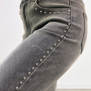 PANTALON VAQUERO WIDE LEG GRIS TACHUELAS