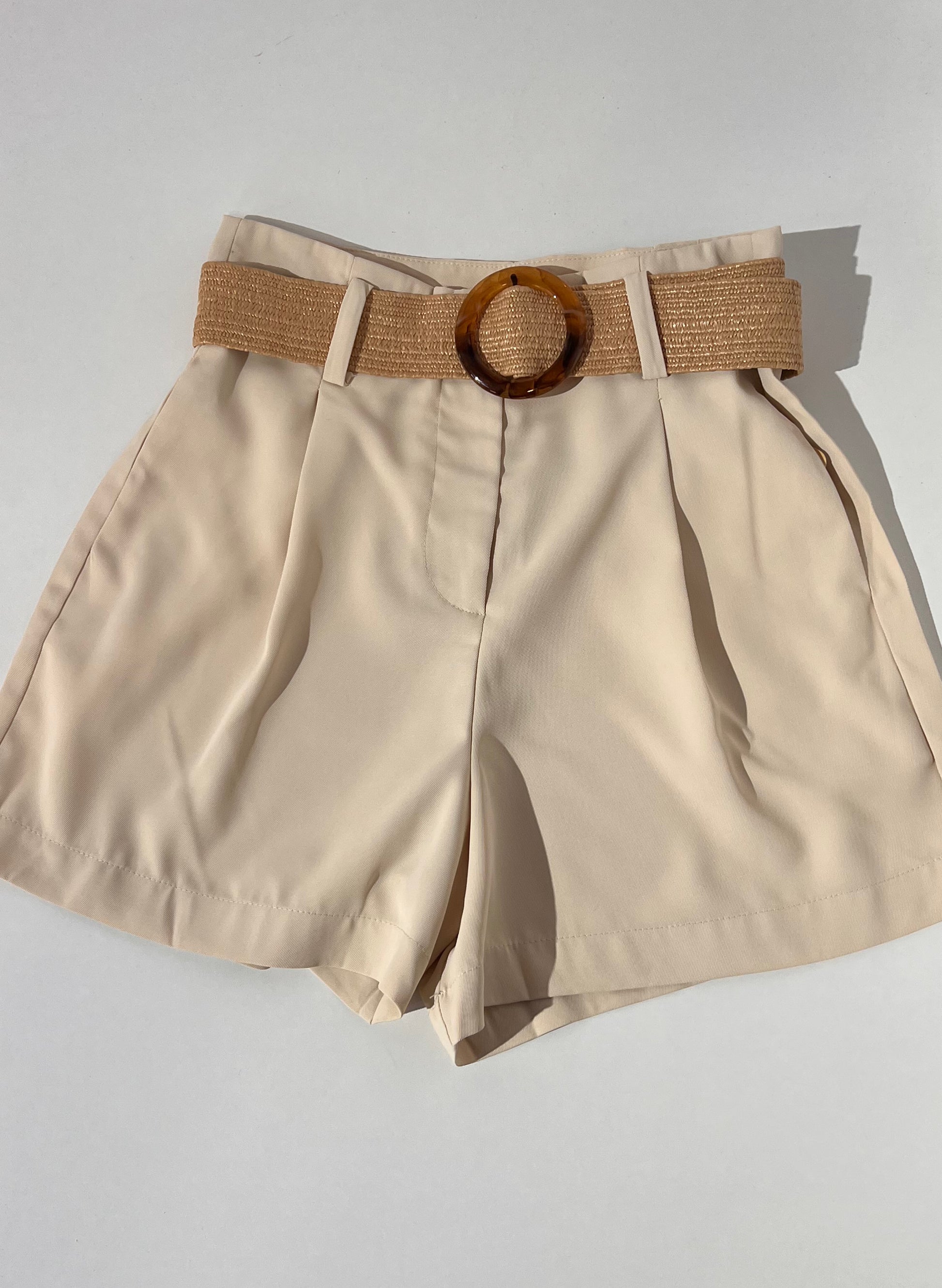 SHORT CON CINTURON SARA