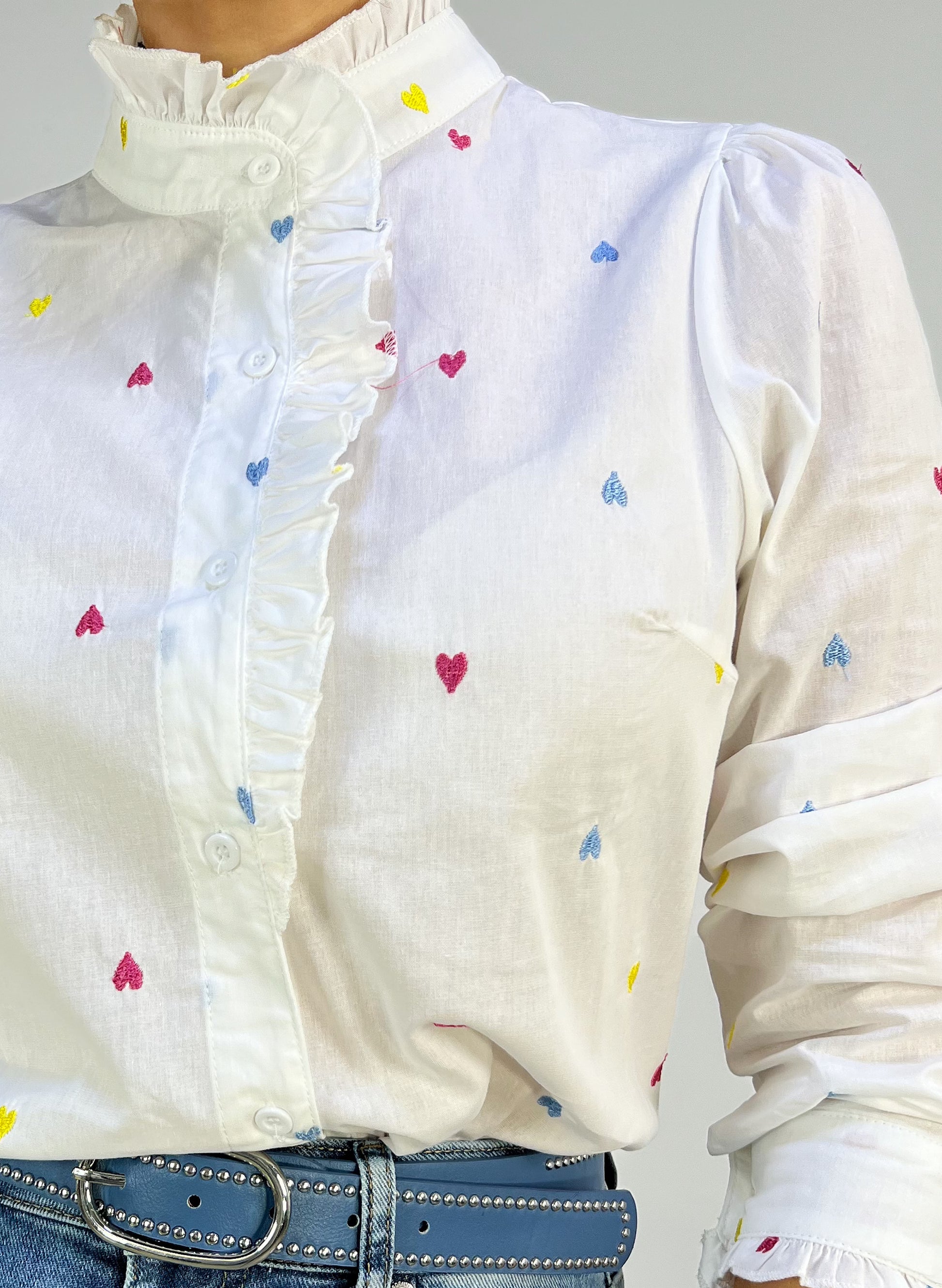 CAMISA BORDADA CORAZONES