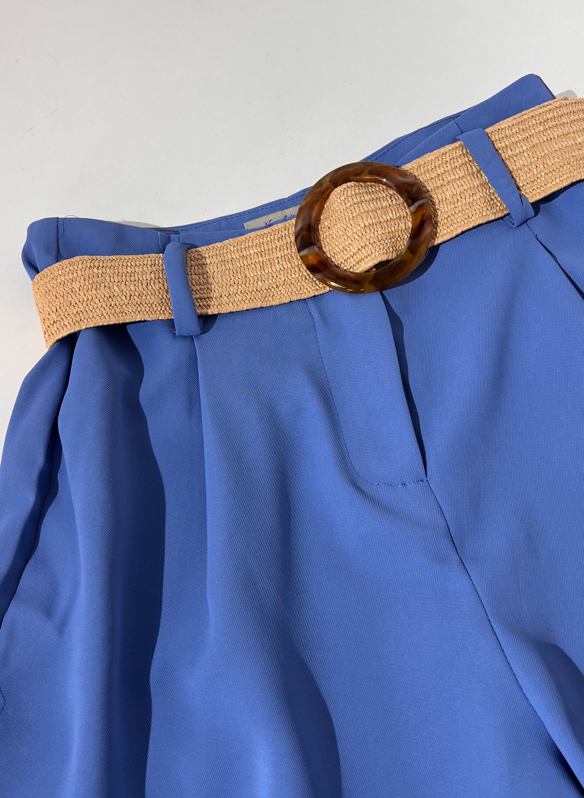SHORT CON CINTURON SARA