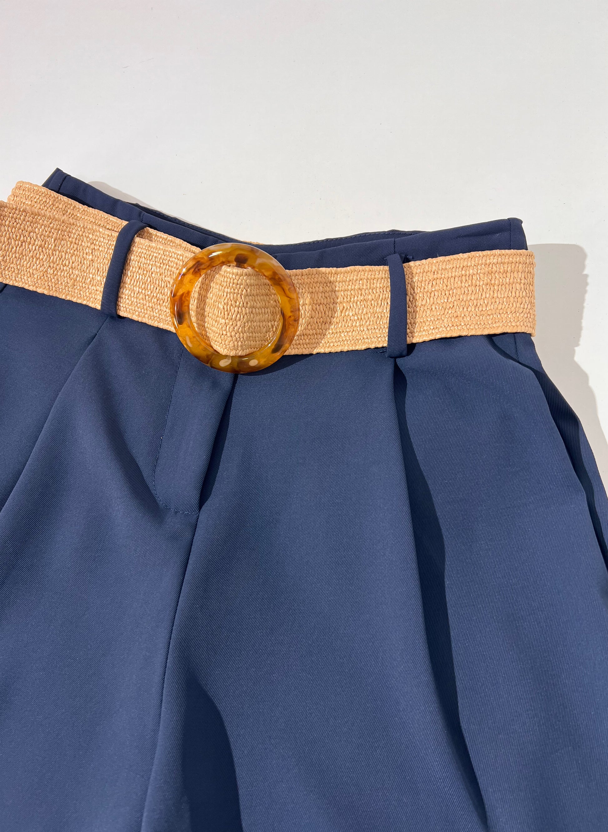SHORT CON CINTURON SARA
