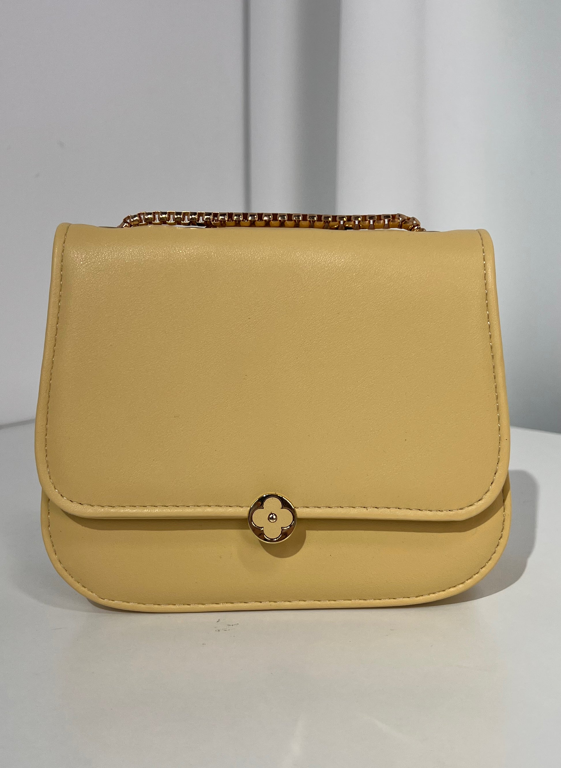 BOLSO PEQUEÑO DETALLE BOTON FLOR