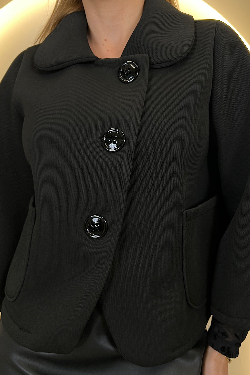 CHAQUETA CROPPED SILUETA ESTRUCTURADA