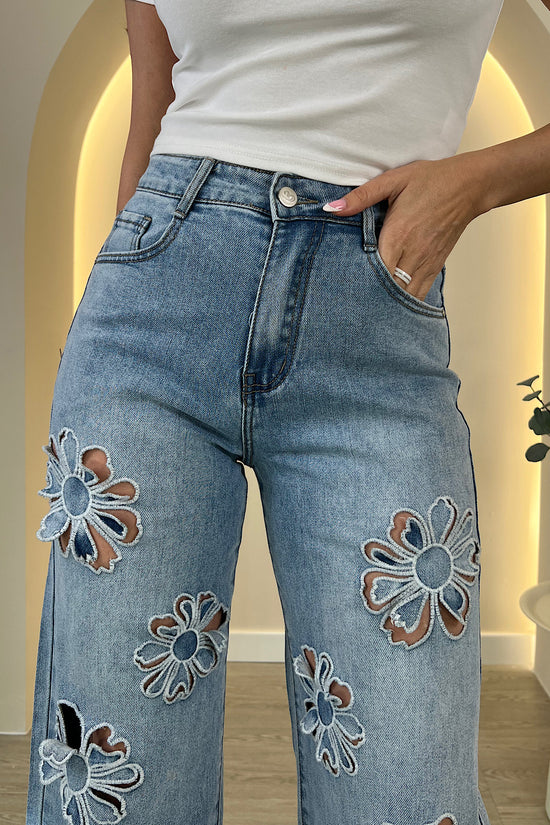 JEANS MIT WEITEM BEIN „FLOWER“