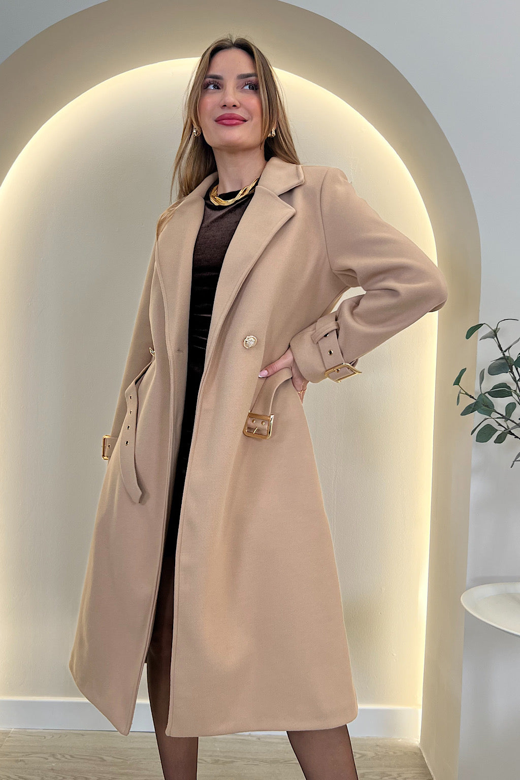 ABRIGO PAÑO DETALLE HEBILLA PUÑO