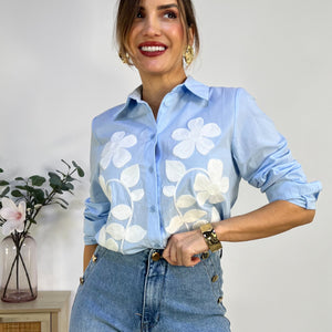 CAMISA CON BORDADO FLORAL