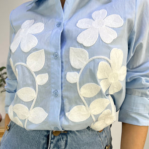 CAMISA CON BORDADO FLORAL