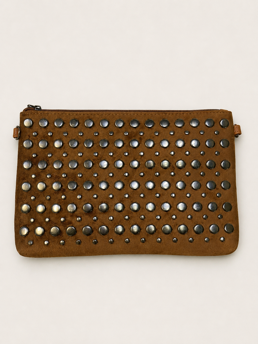 BOLSO DE MANO TACHAS