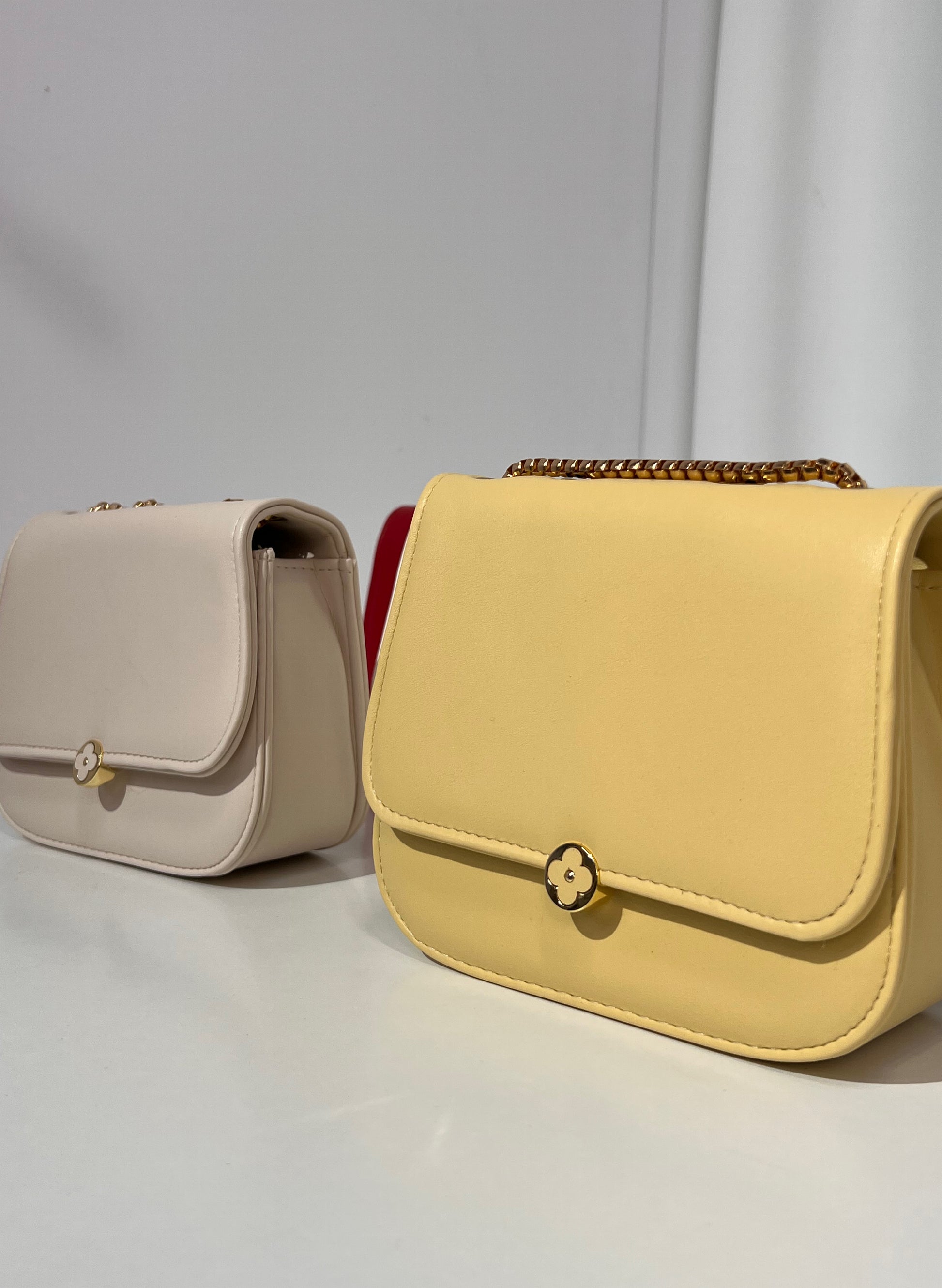 BOLSO PEQUEÑO DETALLE BOTON FLOR