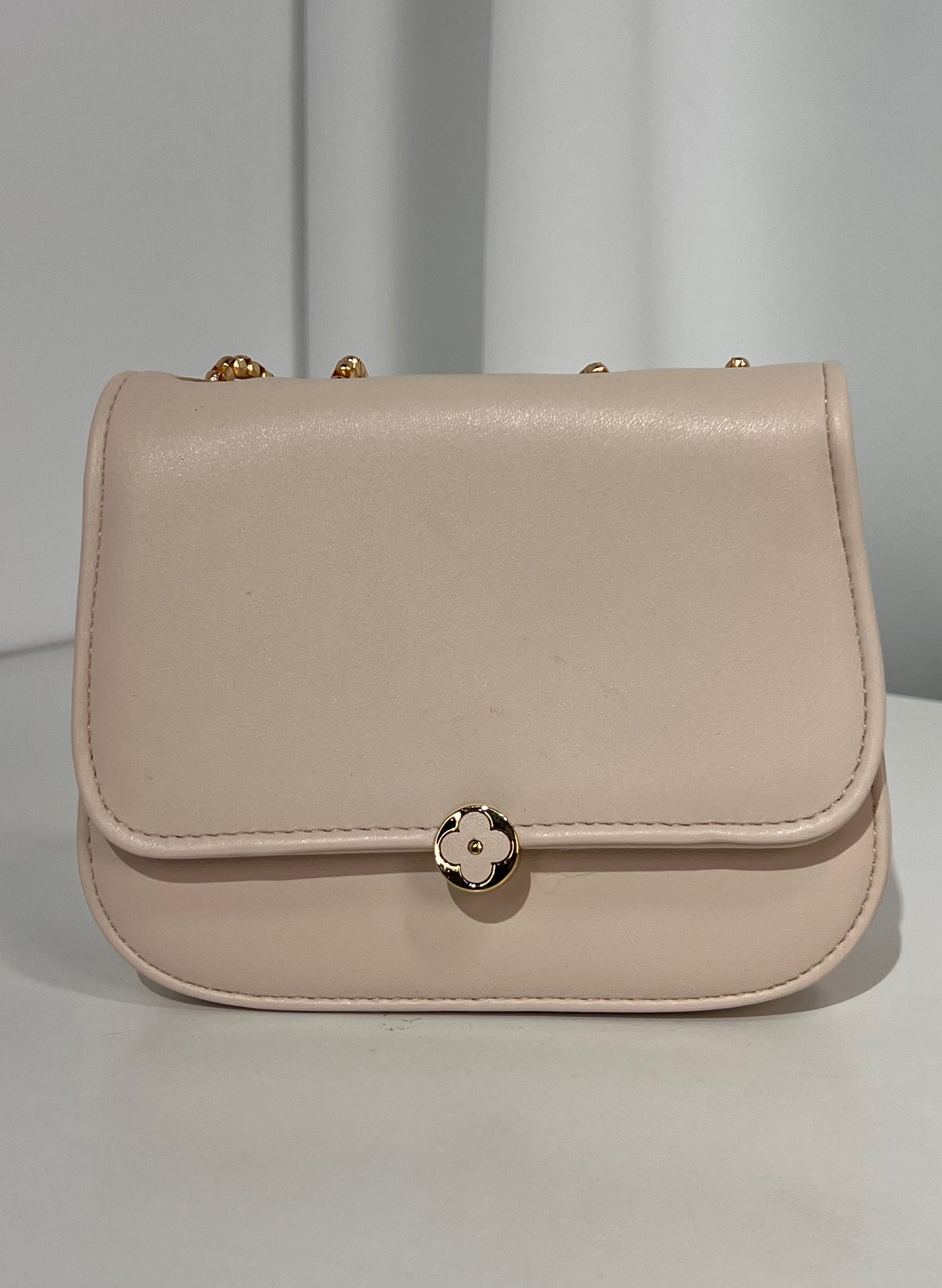 BOLSO PEQUEÑO DETALLE BOTON FLOR