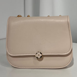 BOLSO PEQUEÑO DETALLE BOTON FLOR