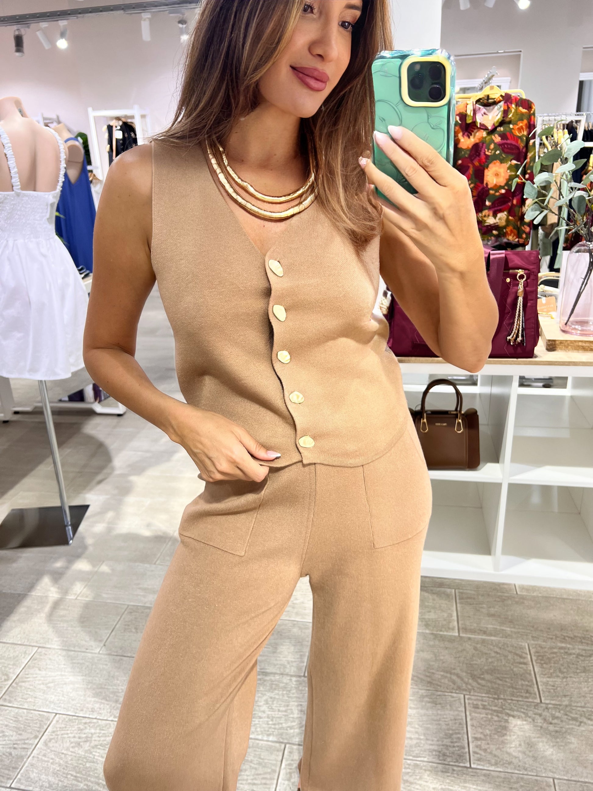 CONJUNTO CHALECO LISO BOTONES DORADO