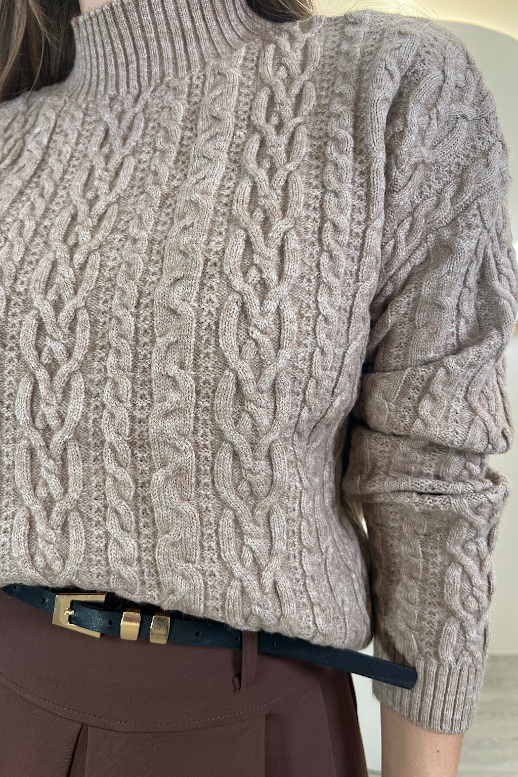 JERSEY TRENZADO CUELLO SUBIDO