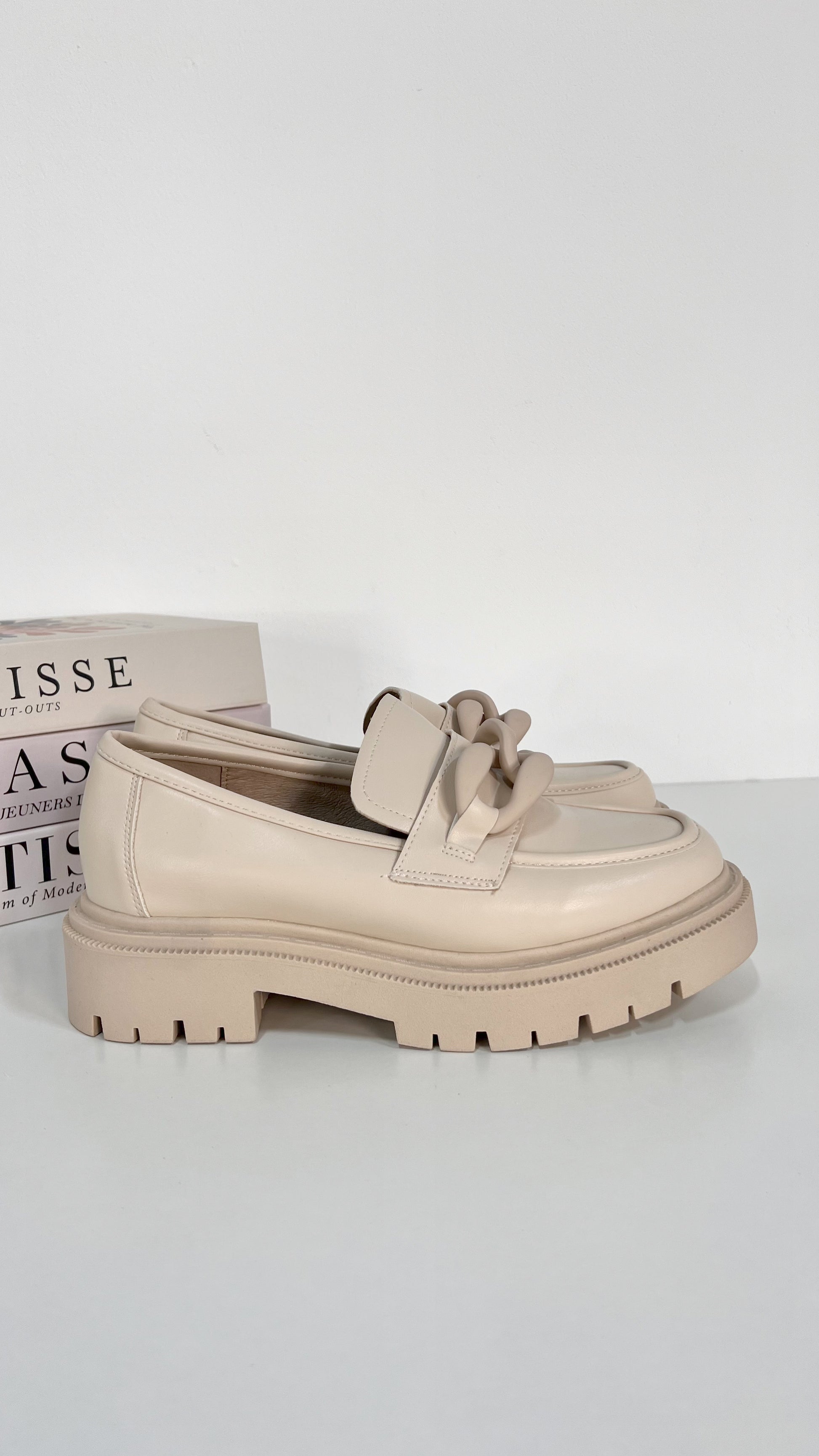 MOCASIN PLATAFORMA CADENA BEIGE