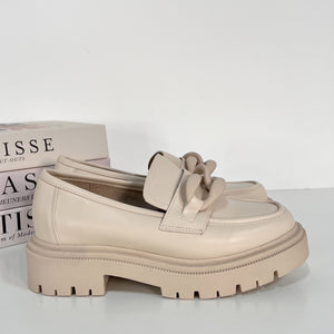 MOCASIN PLATAFORMA CADENA BEIGE