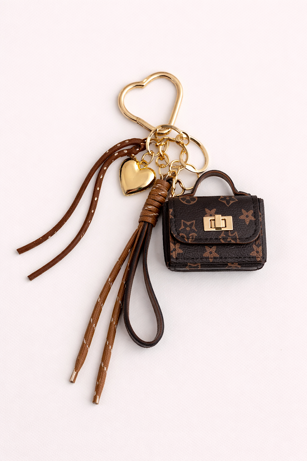 LLAVERO CHARM BOLSITO + CORAZON ORO