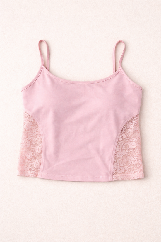 SPITZENTOP MIT SEITLICHEM BLUMENMUSTER VIOLETT