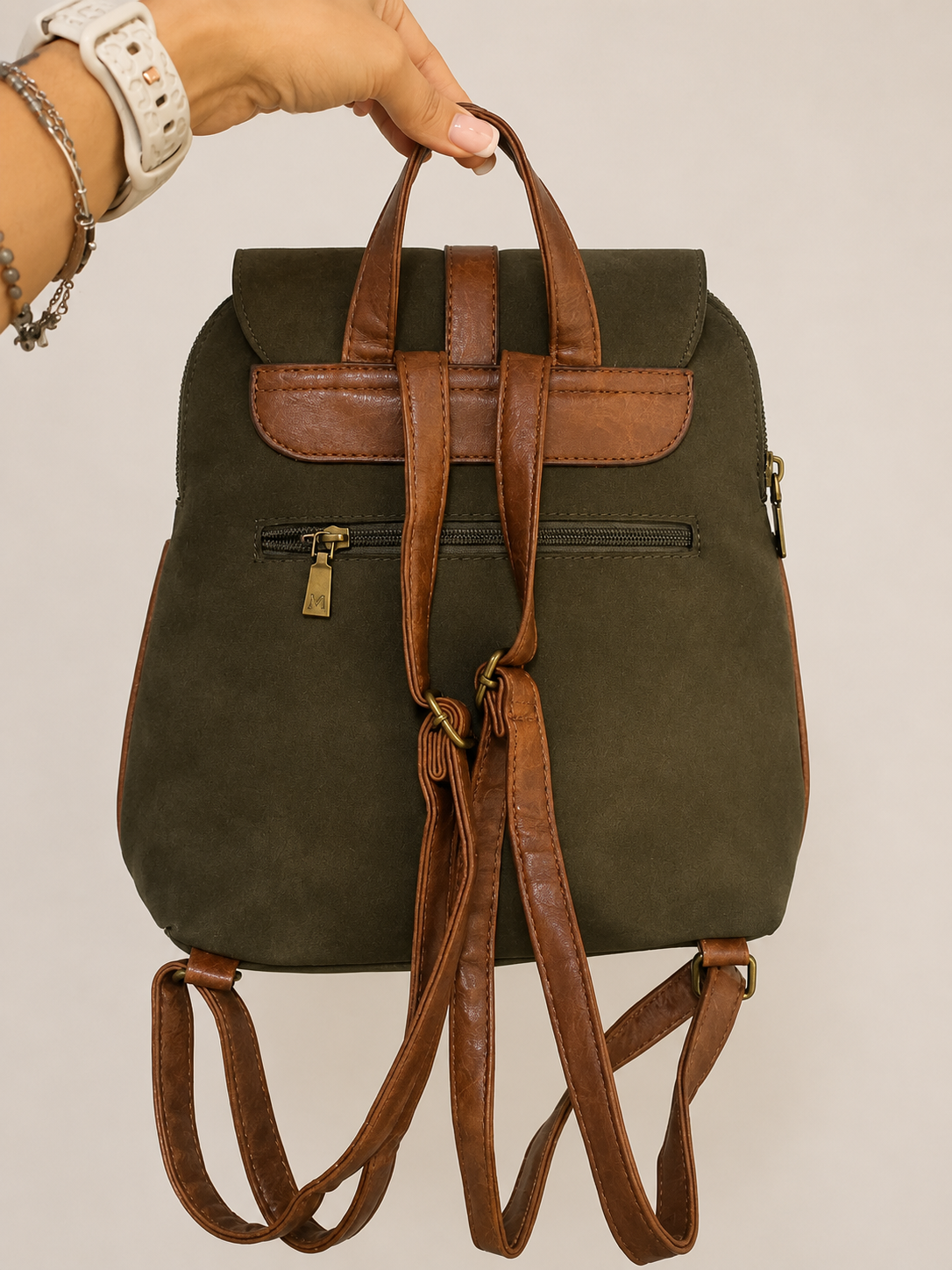 MOCHILA TACHUELAS VINTAGE