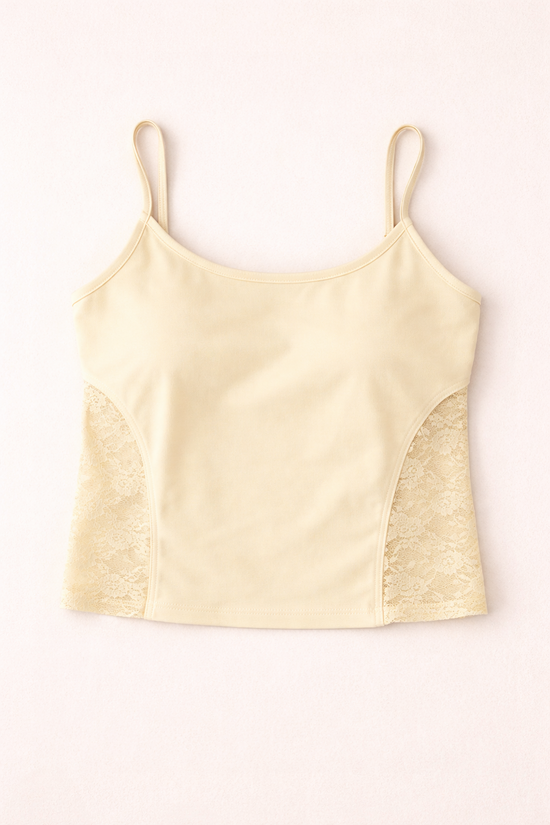 SPITZENTOP MIT SEITLICHEM BLUMENMUSTER VIOLETT