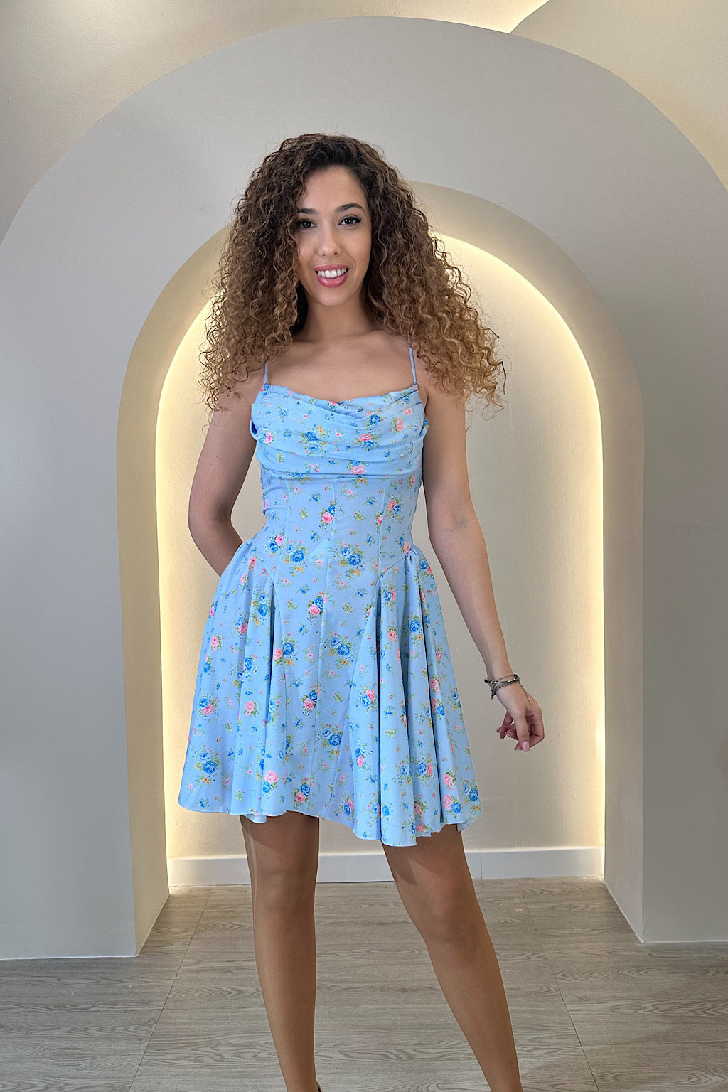 KURZES BLUMENKLEID ARI