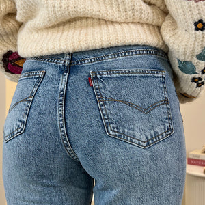 PANTALON VAQUEROBAJO DESFLECADO