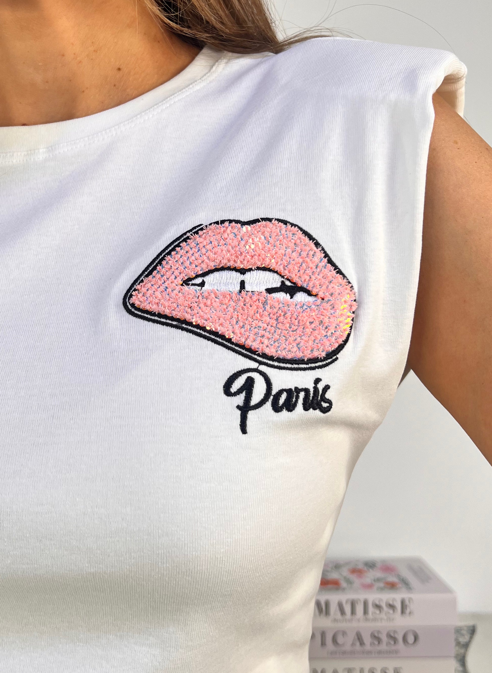 CAMISETA HOMBRERAS LABIOS ROSAS