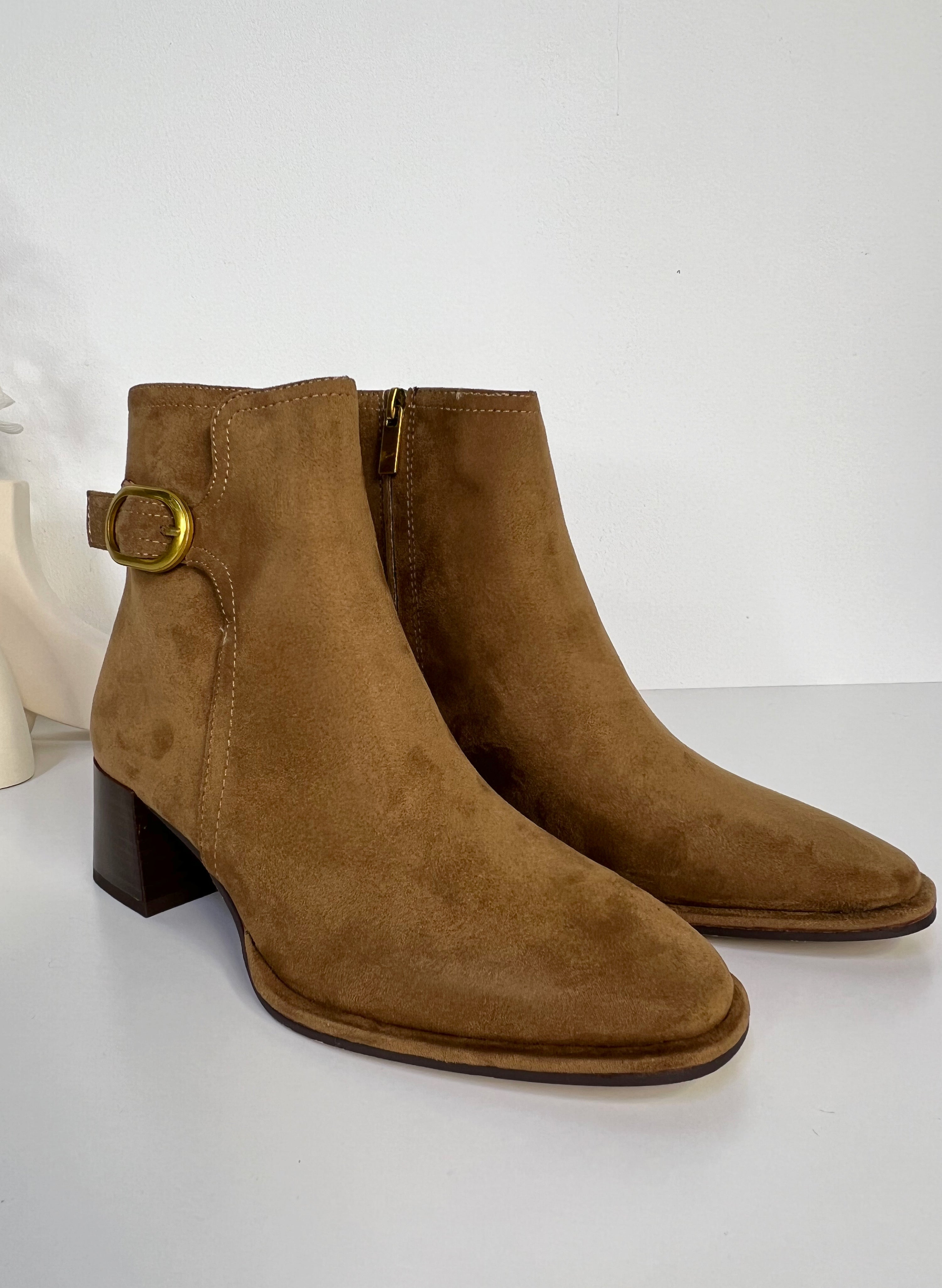 Wildleder-Ankle-Boots, Kamel, mit Schnalle