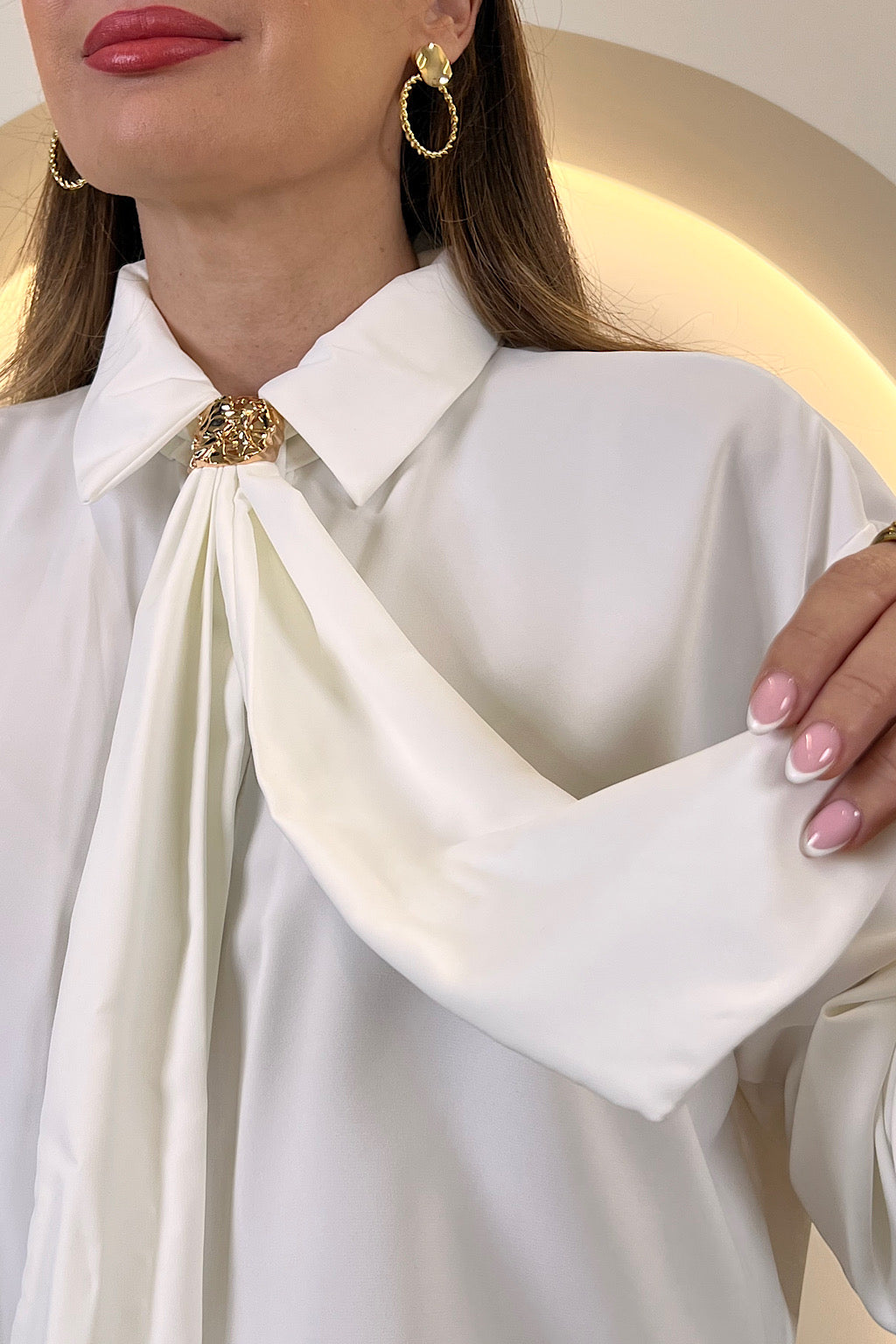 BLUSA CORBATA DETALLE ORO