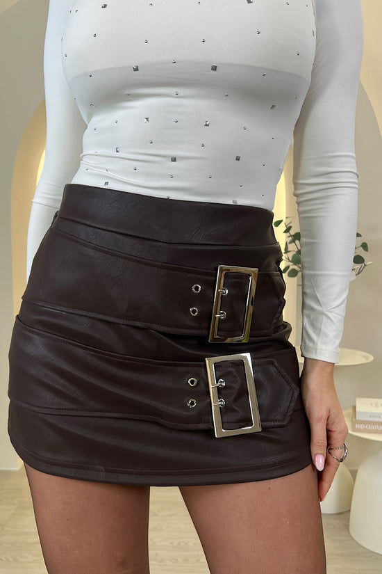 ROCK AUS KUNSTLEDER MIT NIEDRIGER HOSE MIT SCHNALLEN