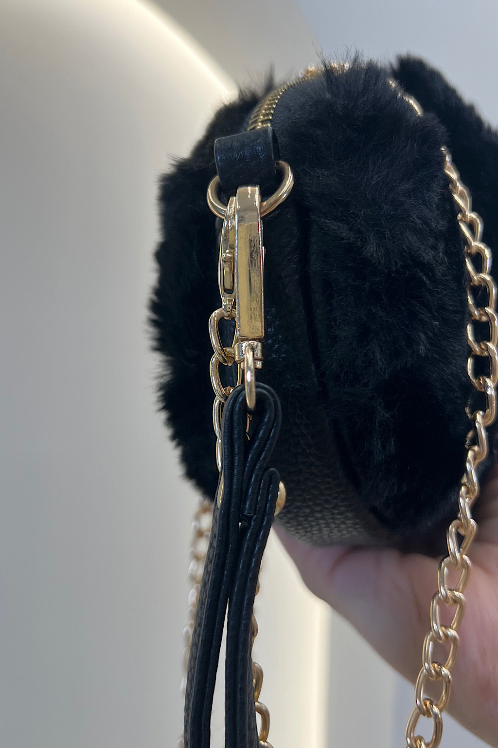 BOLSO PELUCHE CADENA