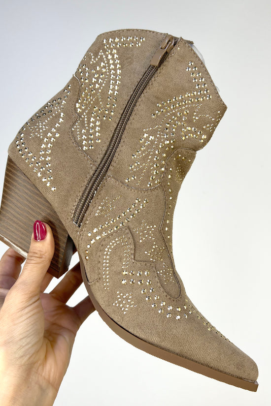 BOTIN CAMPERO TACHUELAS BEIGE