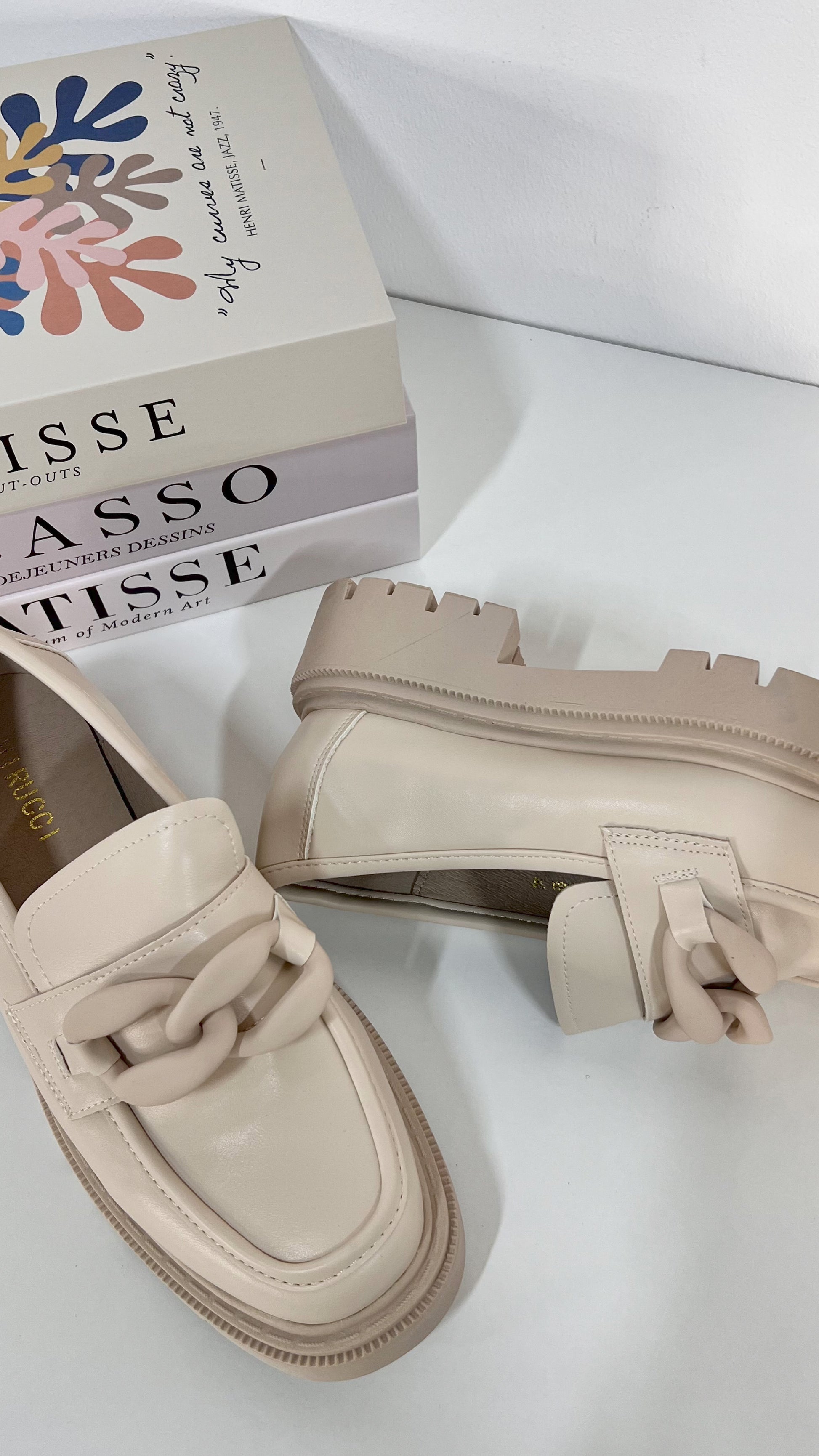 MOCASIN PLATAFORMA CADENA BEIGE