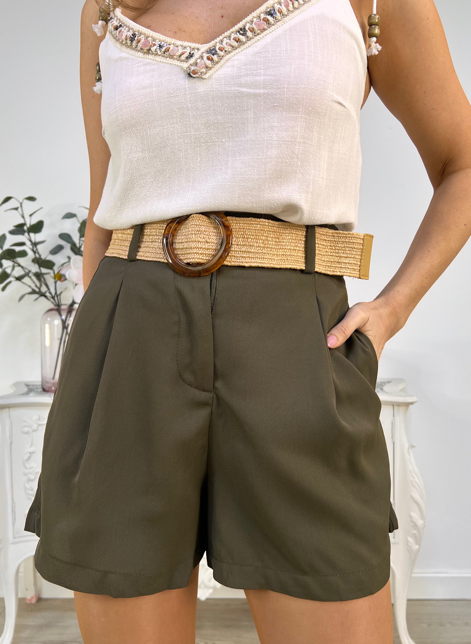 SHORT CON CINTURON SARA