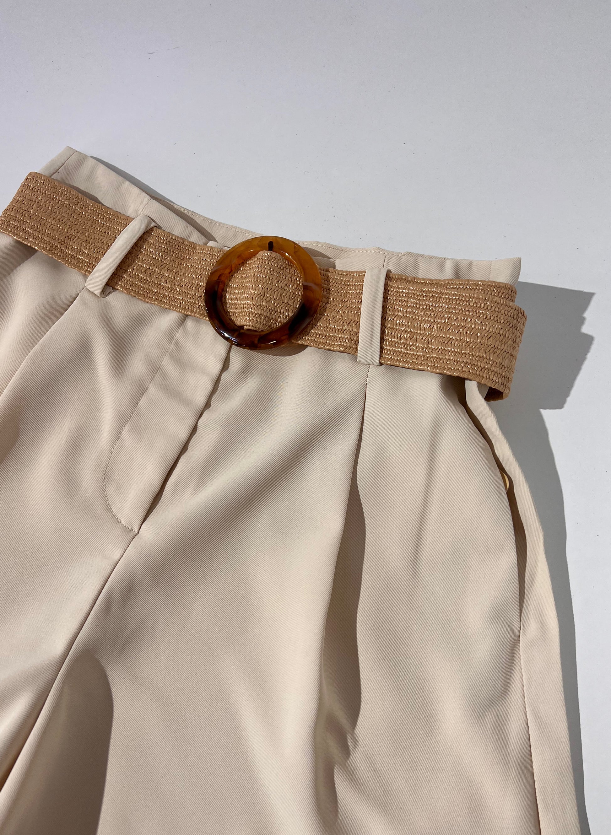SHORT CON CINTURON SARA