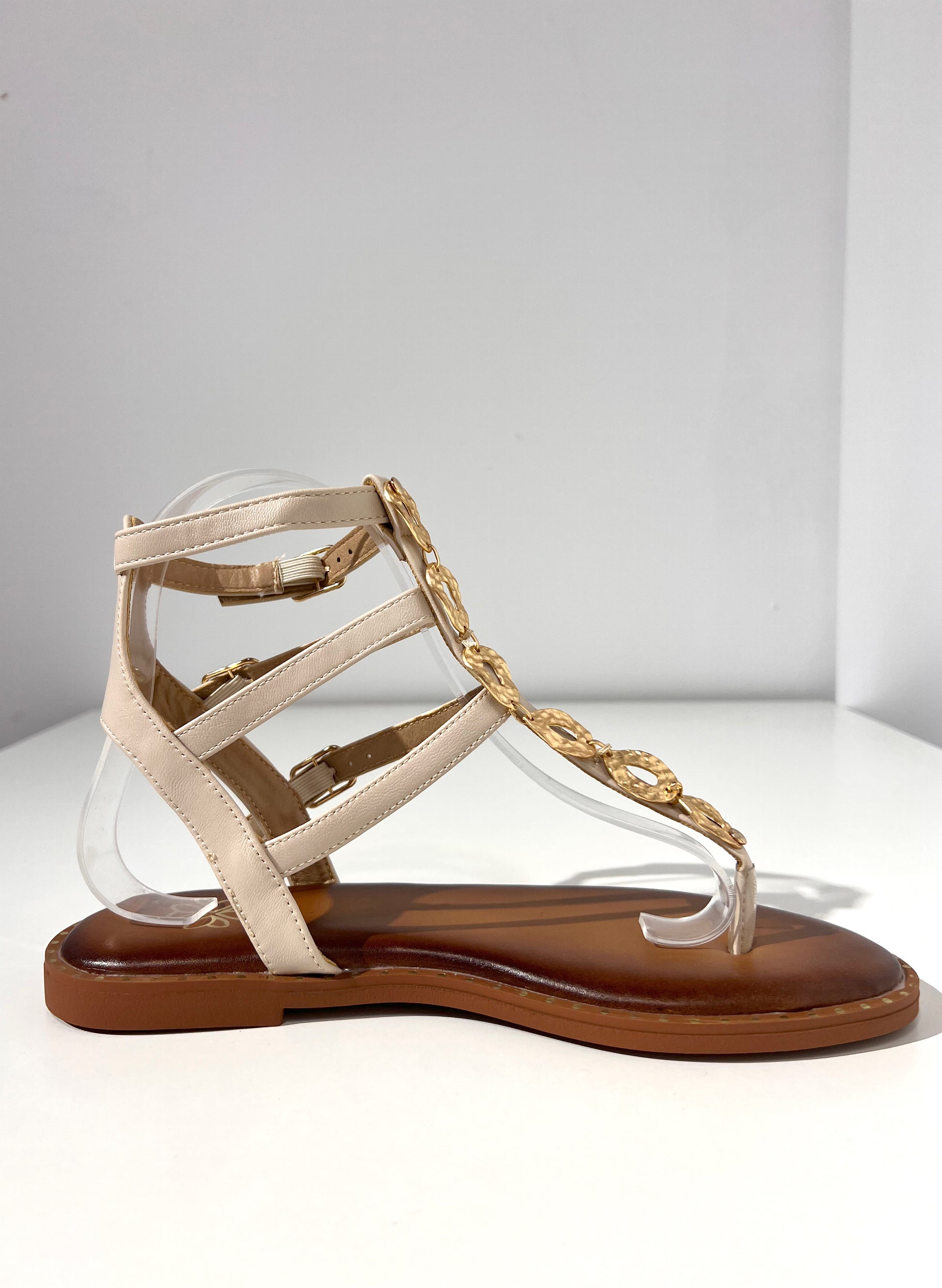 SANDALIA TROYA DETALLE DORADO BEIGE