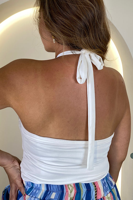 TOP ATADO AL CUELLO TACHUELAS