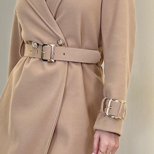 ABRIGO PAÑO DETALLE HEBILLA PUÑO