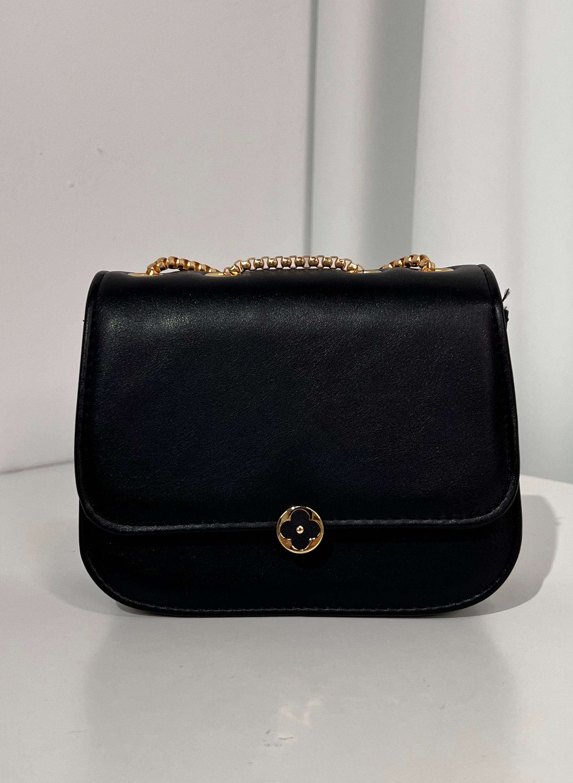 BOLSO PEQUEÑO DETALLE BOTON FLOR