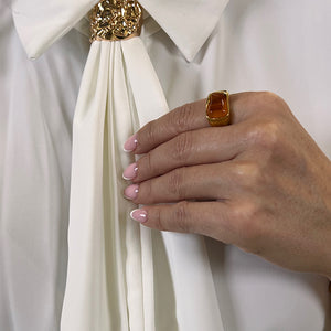 BLUSA CORBATA DETALLE ORO