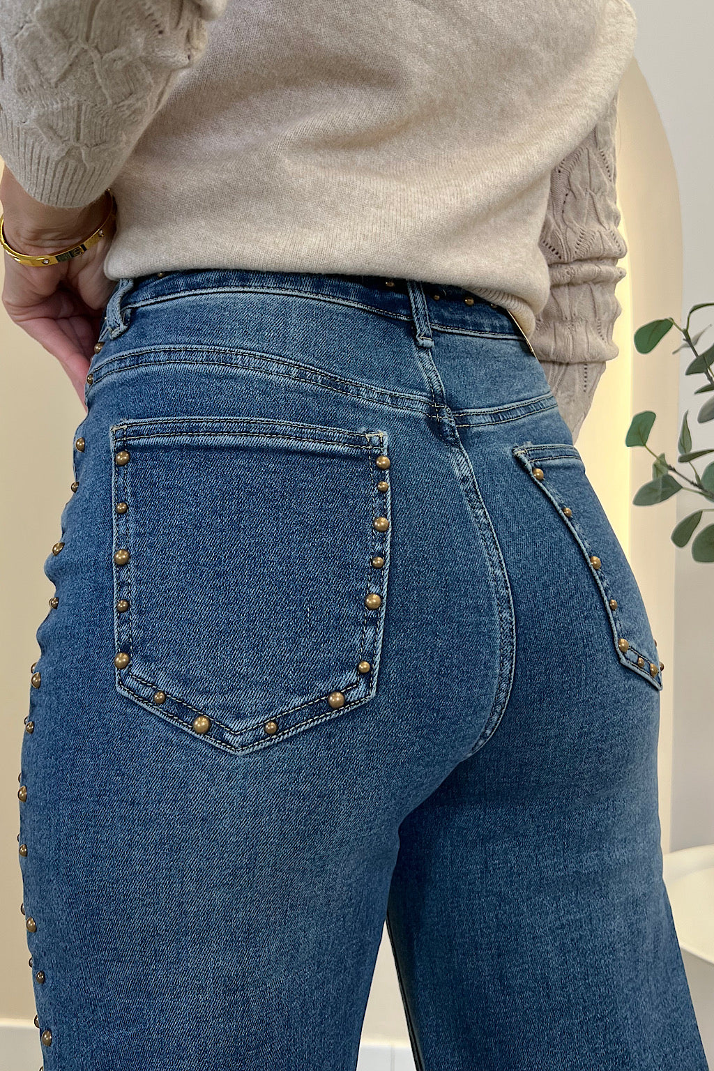 PANTALON VAQUERO TACHUELAS LAULIA