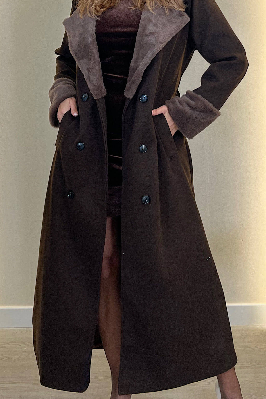 ABRIGO LARGO PELITO CUELLO Y PUÑO