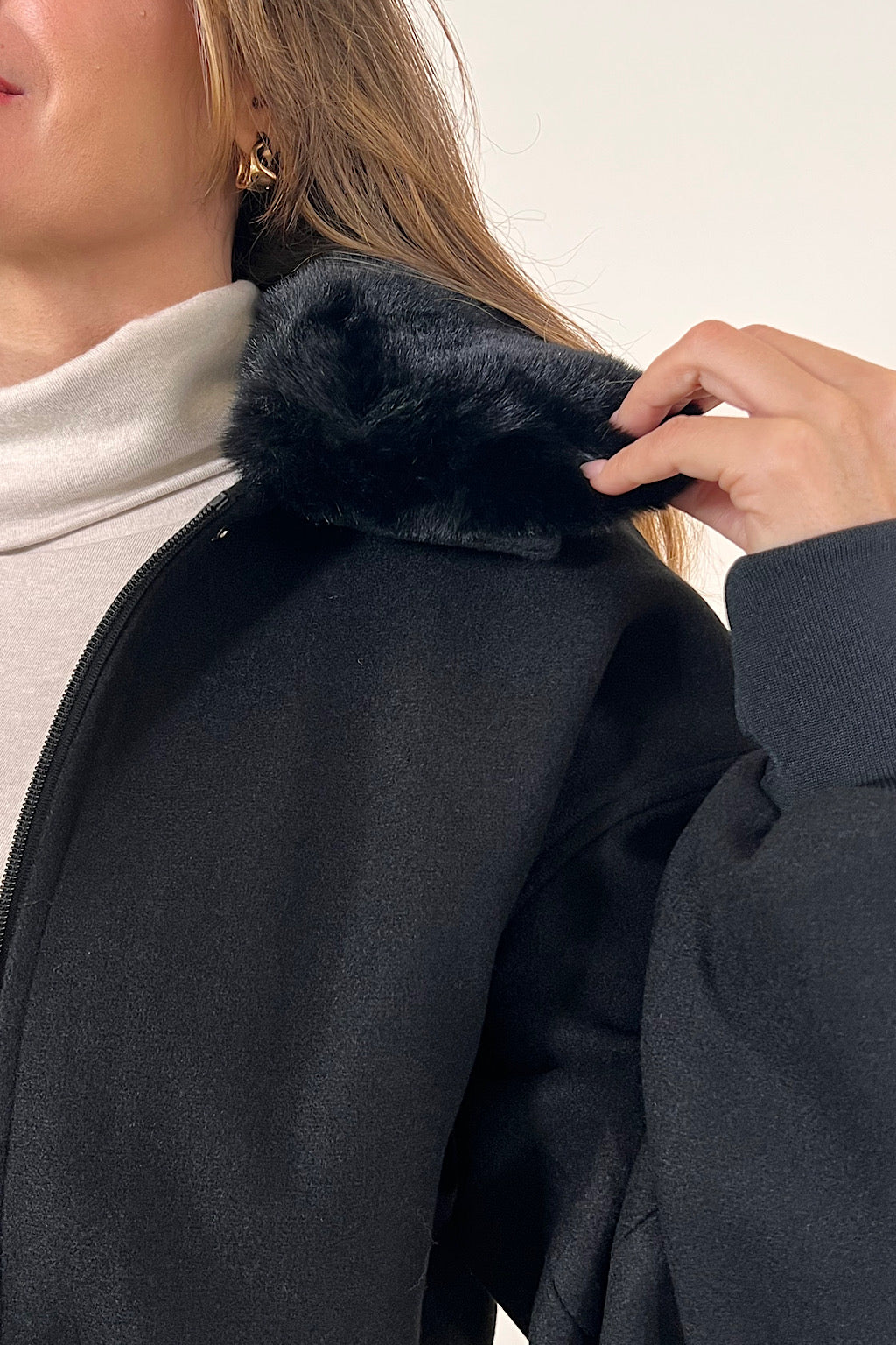 BOMBER CUELLO PELITO