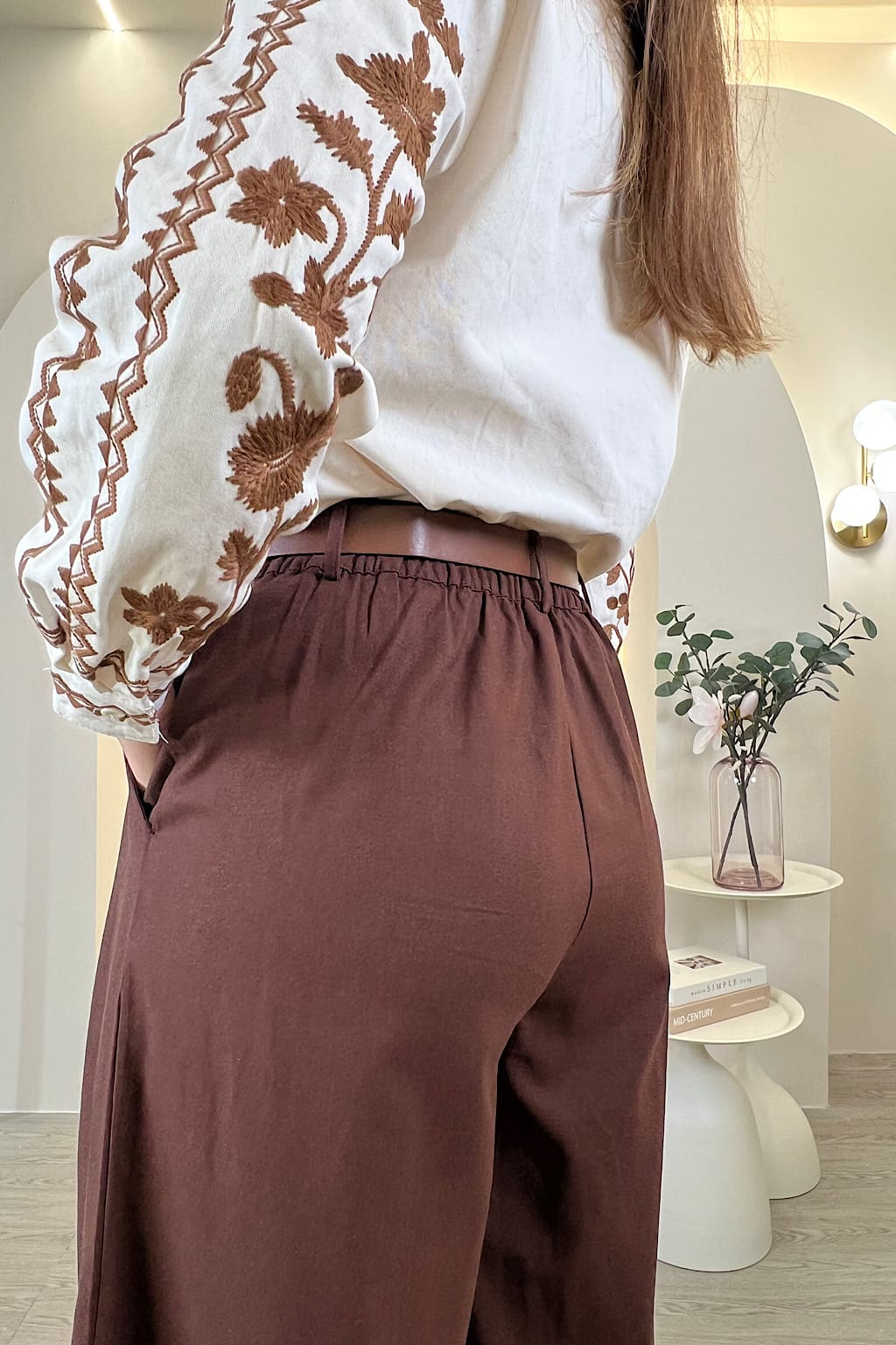 LANGE LEINENHOSE MIT GÜRTEL