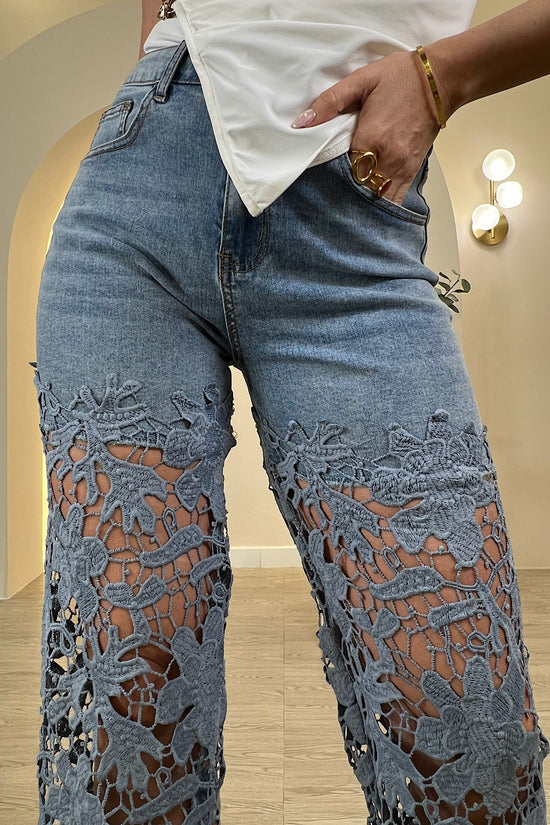 PANTALON VAQUERO CALADO FLORES