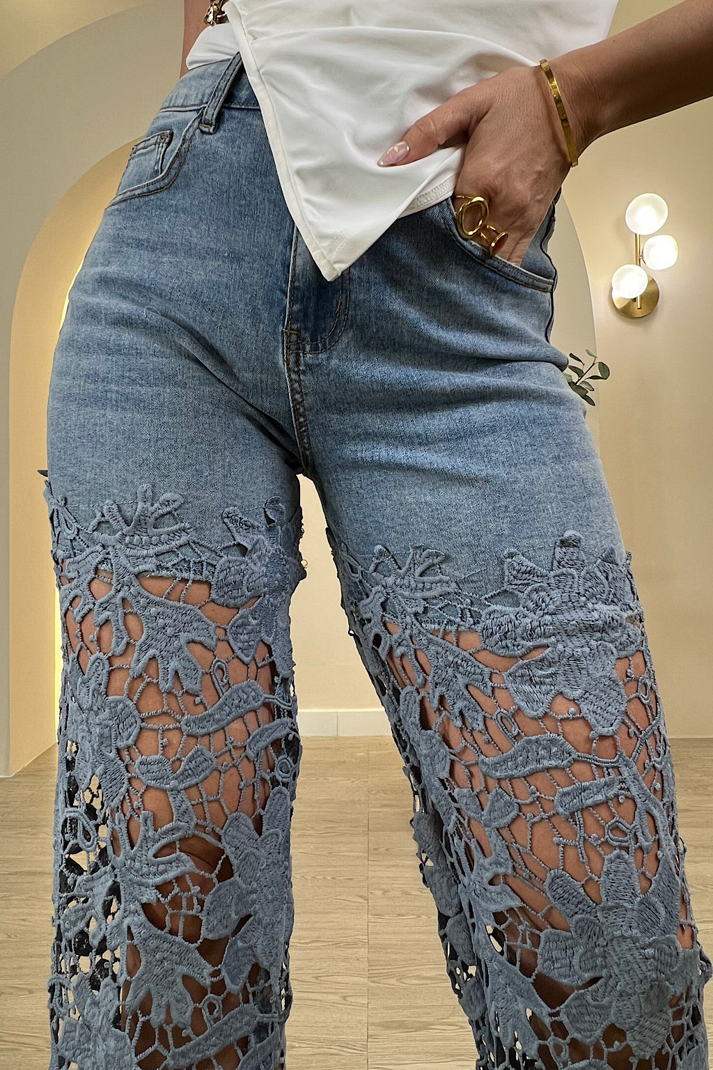 PANTALON VAQUERO CALADO FLORES