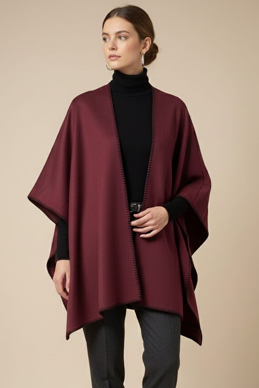 PONCHO PASPELIERTE KANTENSTEINE